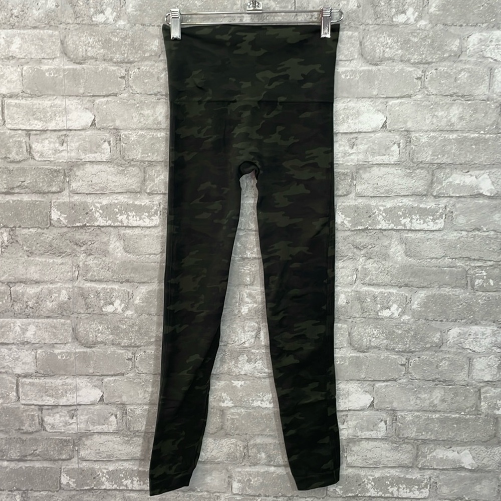 Spanx Look At Me Now Green Camo
Seamless Legging